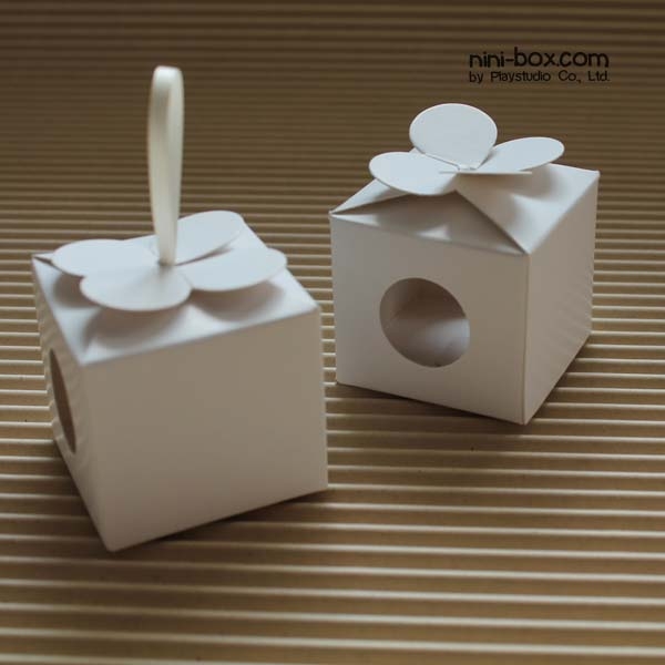 little bee { honey box } little bee { honey box }