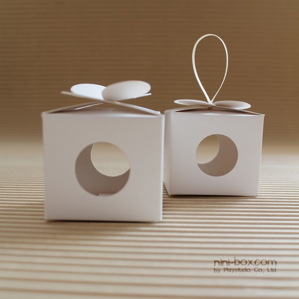 little bee { honey box } little bee { honey box }