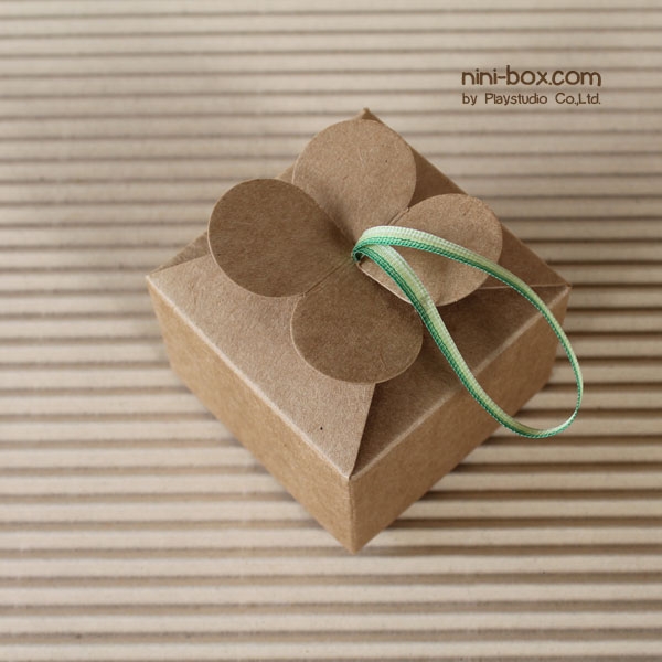 bee series { small premium box } bee series { small premium box }