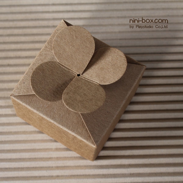bee series { small premium box } bee series { small premium box }