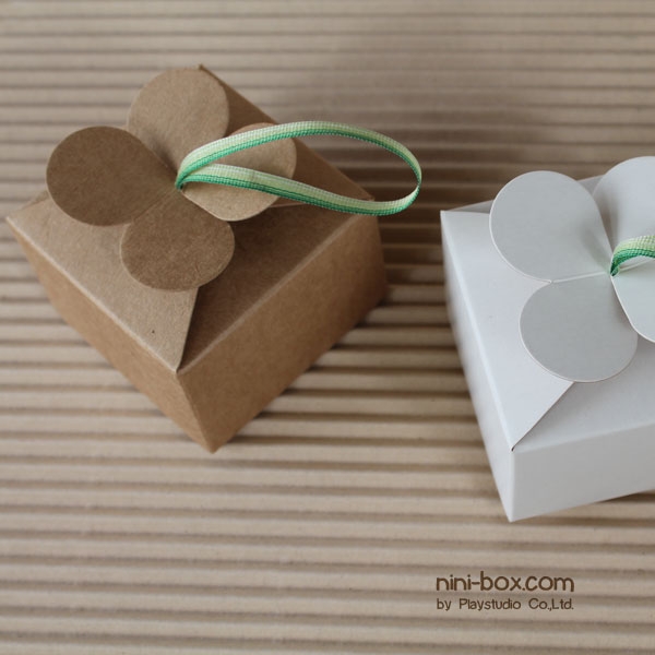 bee series { small premium box } bee series { small premium box }