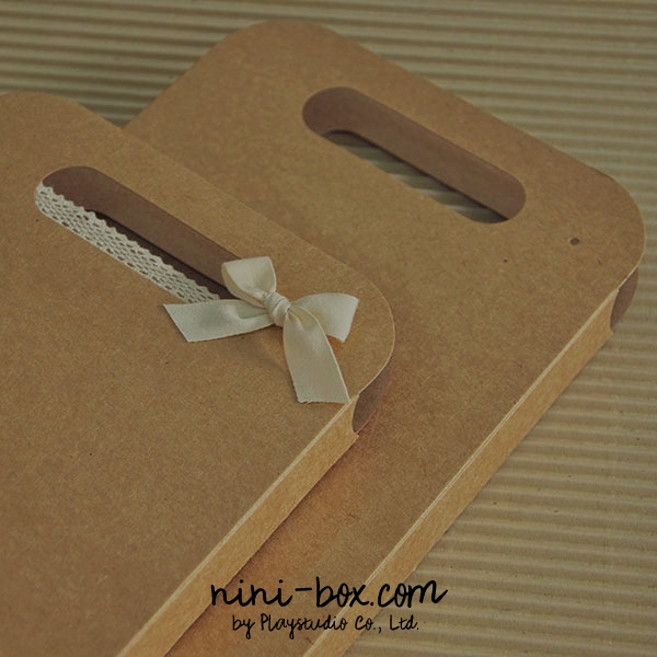 Daisy { paper bag } Daisy { paper bag }