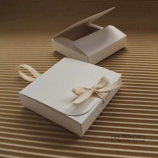 momo series { small premium box } momo series { small premium box }